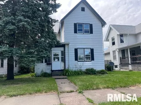 914 N 3rd St, Clinton, IA 52732
