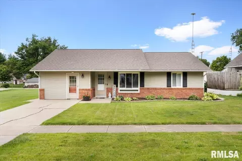 515 S Main St, Sheffield, IL 61361