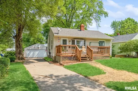 27 Berkshire Dr, Rock Island, IL 61201