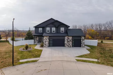 1706 Katie Ct, Davenport, IA 52807