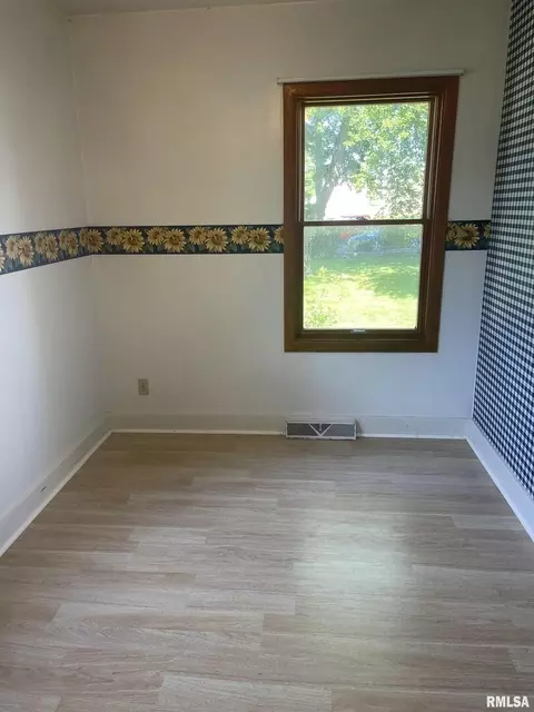 3705 26th St, Moline, IL 61265 photo 7
