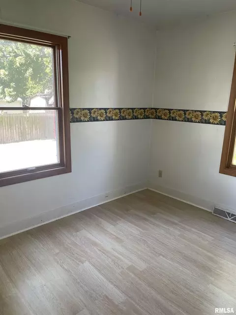 3705 26th St, Moline, IL 61265 photo 5