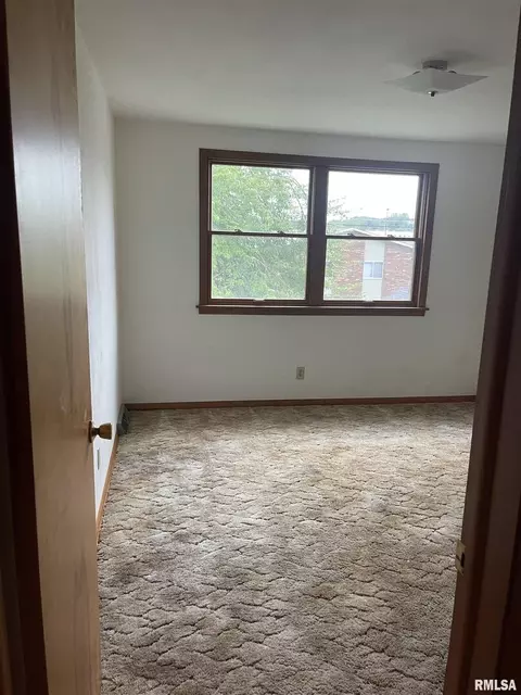 3705 26th St, Moline, IL 61265 photo 8