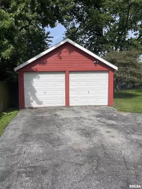 3705 26th St, Moline, IL 61265 photo 2