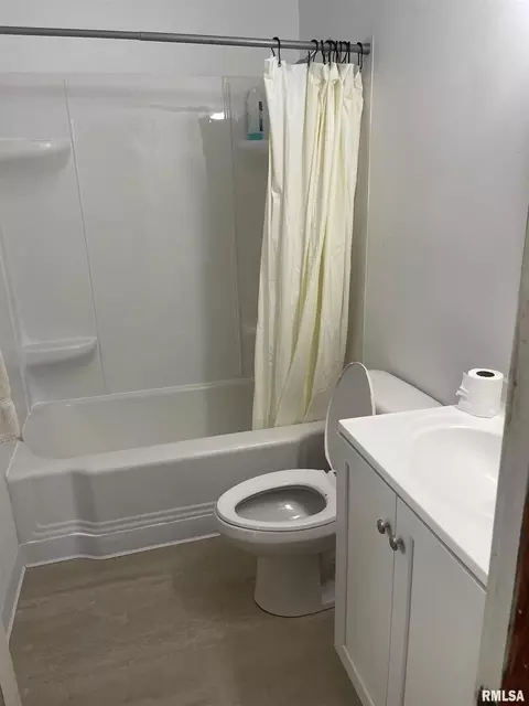 3705 26th St, Moline, IL 61265 photo 4