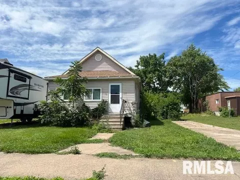 530 S 3rd Ave, Clinton, IA 52732