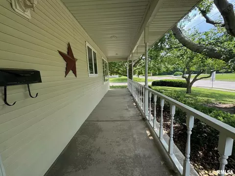 1620 41st St, Moline, IL 61265 photo 8