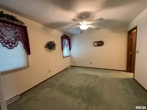 1620 41st St, Moline, IL 61265 photo 26