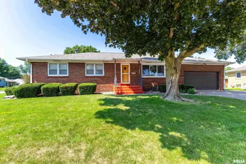 1932 W 36th St, Davenport, IA 52806