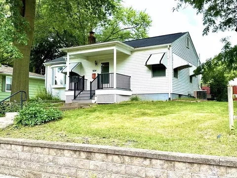 924 24th St, Bettendorf, IA 52722
