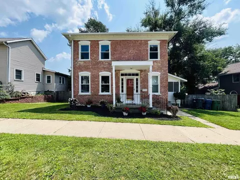 2717 N 2nd St, Clinton, IA 52732
