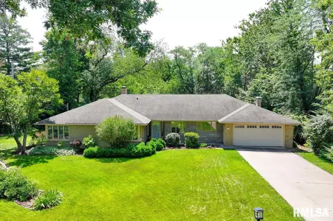 900 S 15th St, Clinton, IA 52732