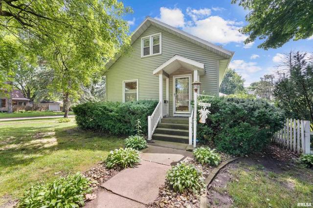 1529 N 3rd St, Clinton, IA 52732