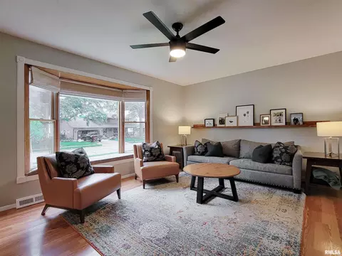 604 Brookview Dr, Eldridge, IA 52748 photo 5