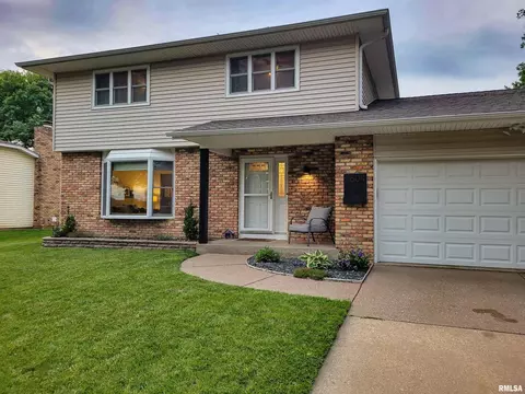 604 Brookview Dr, Eldridge, IA 52748 photo 2
