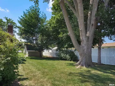 613 E Walnut St, Geneseo, IL 61254 photo 4