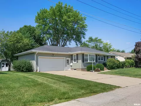 613 E Walnut St, Geneseo, IL 61254 photo 2