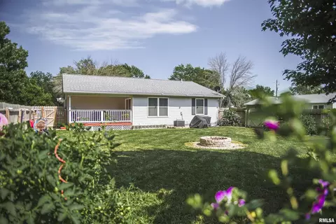 301 E Green St, Augusta, IL 62311 photo 14