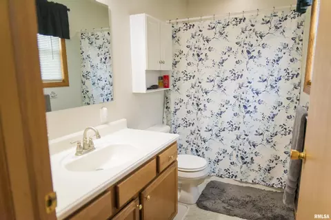 301 E Green St, Augusta, IL 62311 photo 8