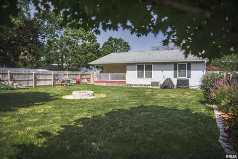 301 E Green St, Augusta, IL 62311 photo 15