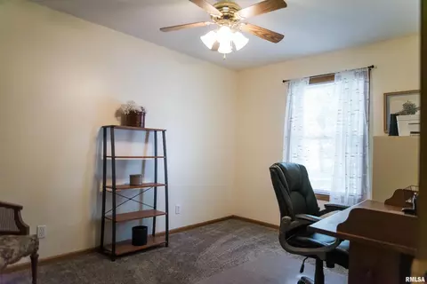 301 E Green St, Augusta, IL 62311 photo 9