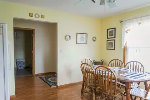 301 E Green St, Augusta, IL 62311 photo 5