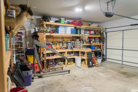 301 E Green St, Augusta, IL 62311 photo 16