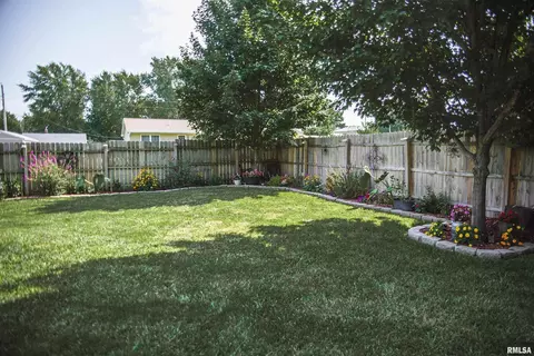 301 E Green St, Augusta, IL 62311 photo 13