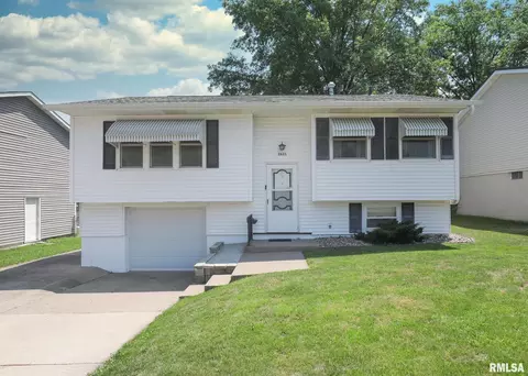 2623 N Zenith Ave, Davenport, IA 52804
