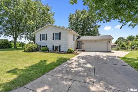 4133 W High St, Davenport, IA 52804