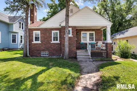 2105 17th St, Rock Island, IL 61201