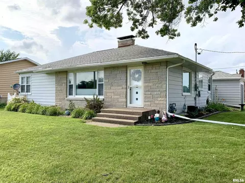 1229 8th Ave, Fulton, IL 61252