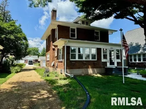1222 N 3rd St, Clinton, IA 52732