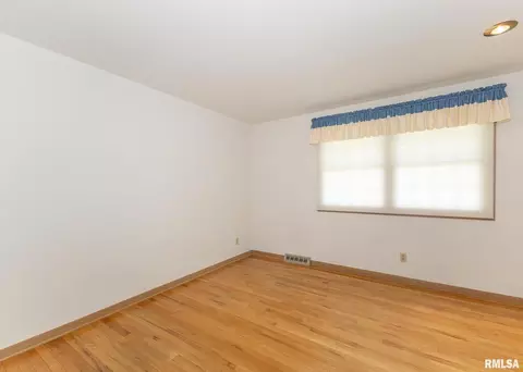 3505 49th St, Moline, IL 61265 photo 17