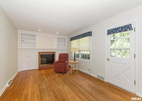 3505 49th St, Moline, IL 61265 photo 9