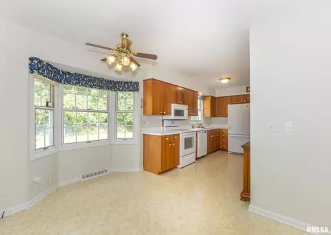 3505 49th St, Moline, IL 61265 photo 7