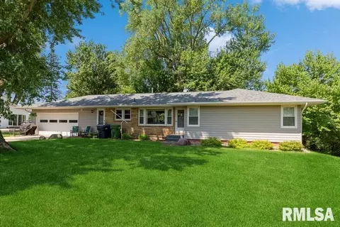 254 S 14th St, Clinton, IA 52732