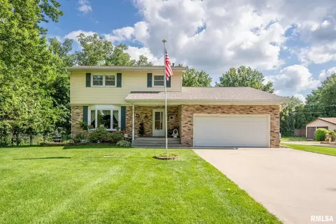 6 Crestview Dr, Coal Valley, IL 61240