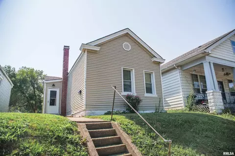 1335 N 10th St, Quincy, IL 62301