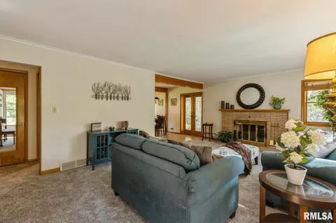 806 36th St, Moline, IL 61265 photo 11