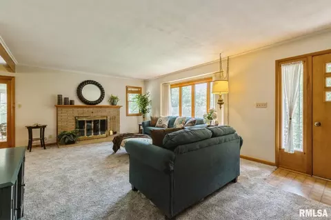 806 36th St, Moline, IL 61265 photo 8