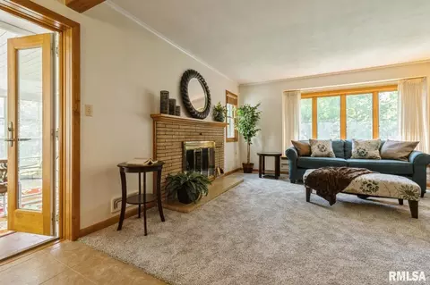 806 36th St, Moline, IL 61265 photo 12