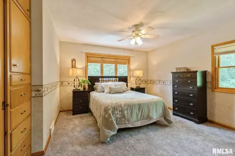 806 36th St, Moline, IL 61265 photo 23