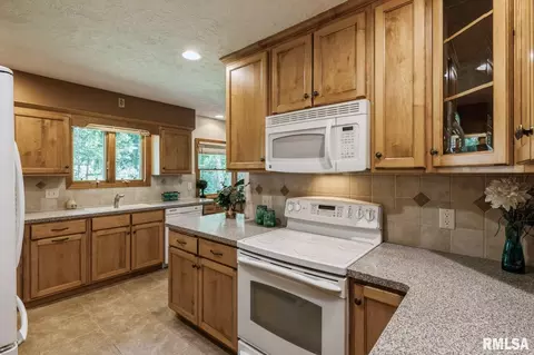 806 36th St, Moline, IL 61265 photo 20