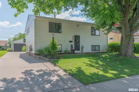 3446 3rd St #A, East Moline, IL 61244