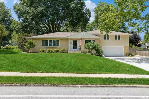 2636 Jersey Ridge Rd, Davenport, IA 52803