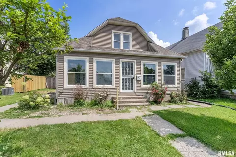 1613 28th Ave, Moline, IL 61265