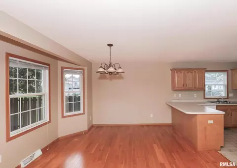 1110 17th Ave, Silvis, IL 61282 photo 7