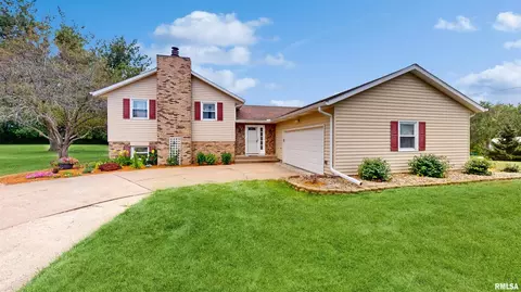 25 Woodcrest Dr, Geneseo, IL 61254