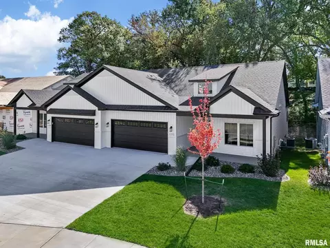 1319 Heights Ct, Bettendorf, IA 52722